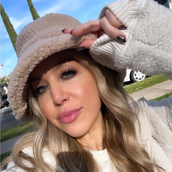 Sherpa Bucket Hat - Picture 2 of 5